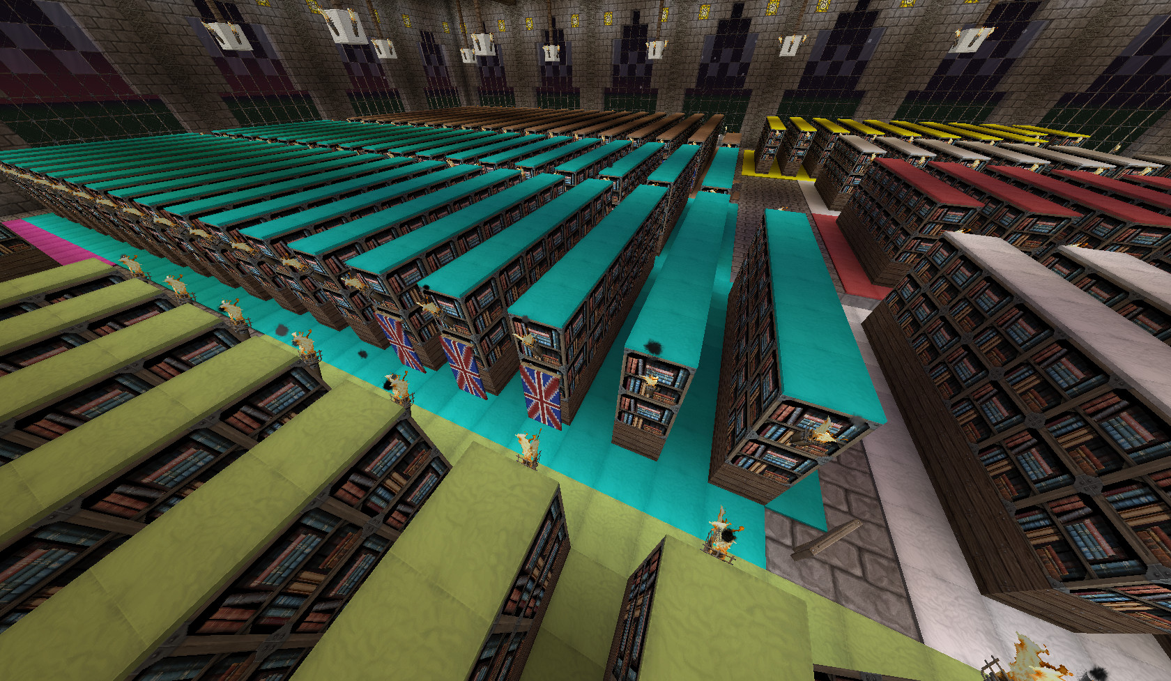 Vue plongeante sur des étagères.